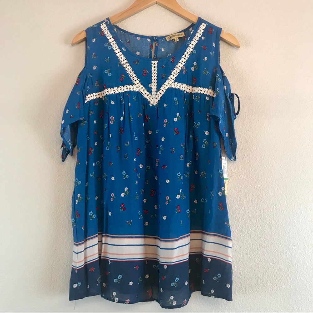 Democracy Cold Shoulder Floral Tee - Large